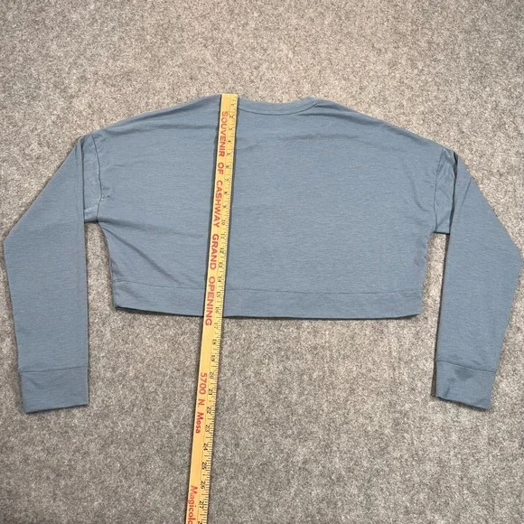Vuori Dusty Blue Heather Avalon Henley Long Sleeve Crop Top Women's Size Small - Picture 4 of 5